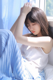 掀起礼服后摆挺入